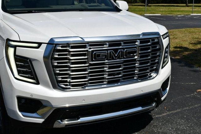 2025 GMC Yukon 4WD 4 Door Denali W/Sun & Power Step Package