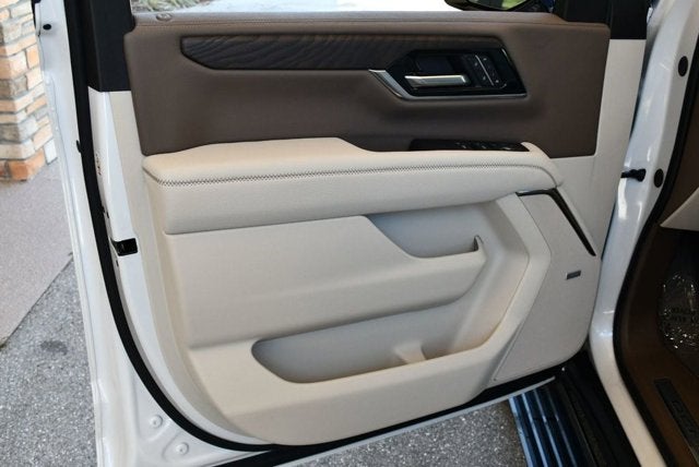 2025 GMC Yukon 4WD 4 Door Denali W/Sun & Power Step Package