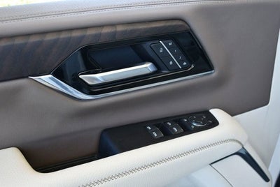 2025 GMC Yukon 4WD 4 Door Denali W/Sun & Power Step Package