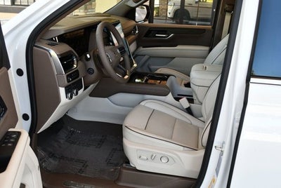 2025 GMC Yukon 4WD 4 Door Denali W/Sun & Power Step Package