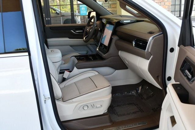 2025 GMC Yukon 4WD 4 Door Denali W/Sun & Power Step Package