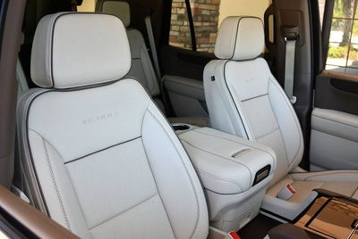 2025 GMC Yukon 4WD 4 Door Denali W/Sun & Power Step Package