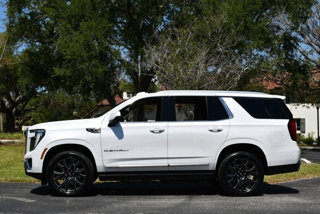 2025 GMC Yukon 4WD 4 Door Denali W/Sun & Power Step Package