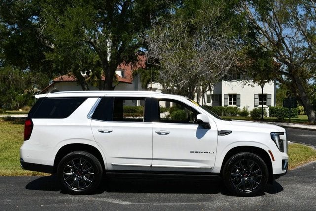 2025 GMC Yukon 4WD 4 Door Denali W/Sun & Power Step Package