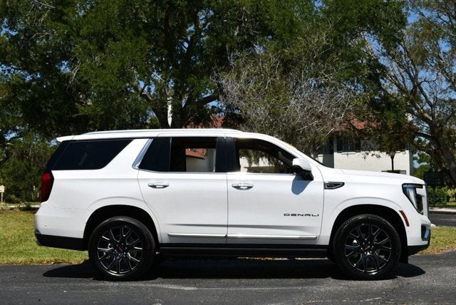 2025 GMC Yukon 4WD 4 Door Denali W/Sun & Power Step Package