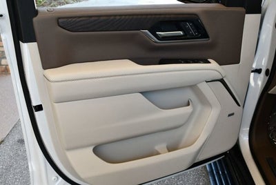 2025 GMC Yukon 4WD 4 Door Denali W/Sun & Power Step Package