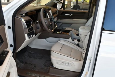 2025 GMC Yukon 4WD 4 Door Denali W/Sun & Power Step Package