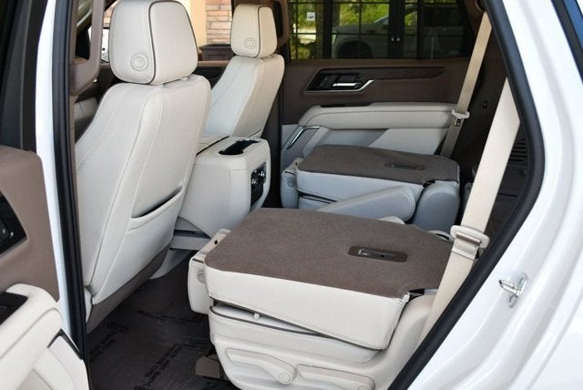 2025 GMC Yukon 4WD 4 Door Denali W/Sun & Power Step Package