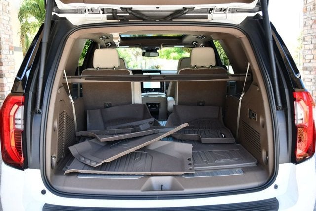 2025 GMC Yukon 4WD 4 Door Denali W/Sun & Power Step Package