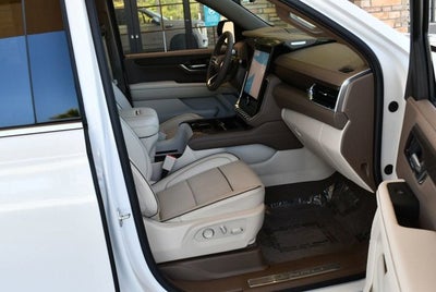 2025 GMC Yukon 4WD 4 Door Denali W/Sun & Power Step Package