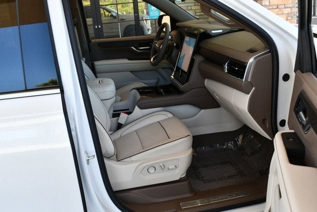 2025 GMC Yukon 4WD 4 Door Denali W/Sun & Power Step Package