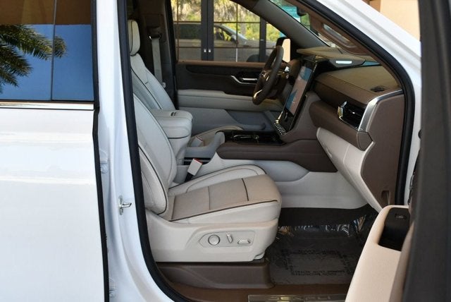 2025 GMC Yukon 4WD 4 Door Denali W/Sun & Power Step Package