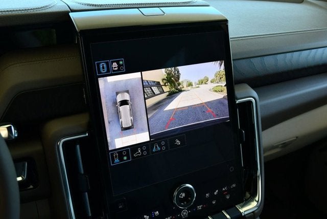 2025 GMC Yukon 4WD 4 Door Denali W/Sun & Power Step Package