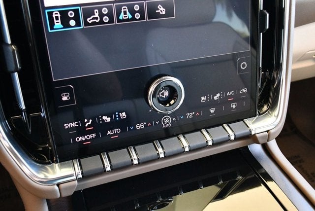 2025 GMC Yukon 4WD 4 Door Denali W/Sun & Power Step Package