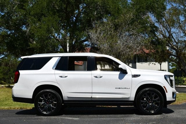 2025 GMC Yukon 4WD 4 Door Denali W/Sun & Power Step Package