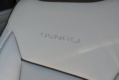 2025 GMC Yukon 4WD 4 Door Denali W/Sun & Power Step Package