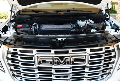 2025 GMC Yukon 4WD 4 Door Denali W/Sun & Power Step Package
