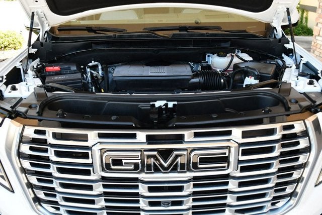 2025 GMC Yukon 4WD 4 Door Denali W/Sun & Power Step Package