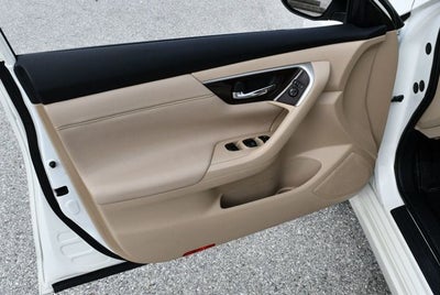 2015 Nissan Altima SL 2.5 I4 Sedan W/Moonroof Package