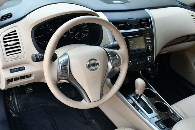 2015 Nissan Altima SL 2.5 I4 Sedan W/Moonroof Package
