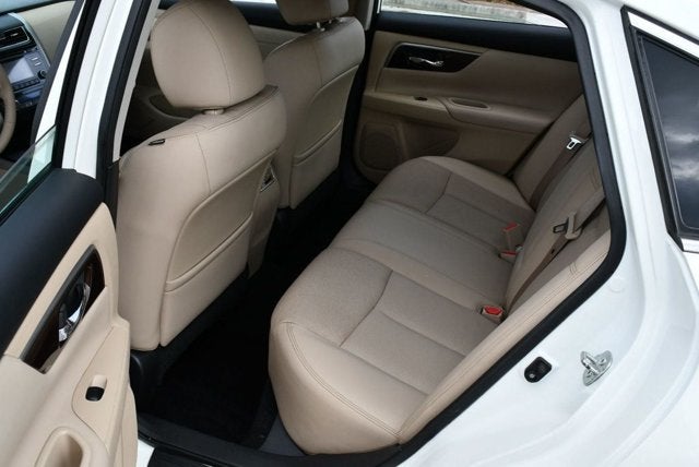 2015 Nissan Altima SL 2.5 I4 Sedan W/Moonroof Package