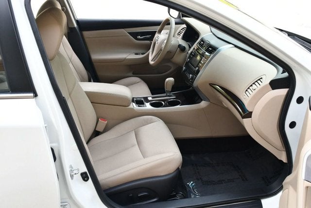 2015 Nissan Altima SL 2.5 I4 Sedan W/Moonroof Package