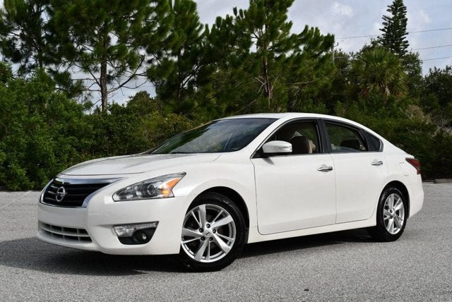 2015 Nissan Altima SL 2.5 I4 Sedan W/Moonroof Package