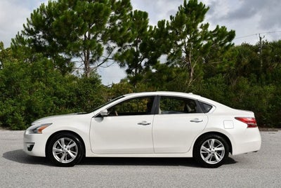 2015 Nissan Altima SL 2.5 I4 Sedan W/Moonroof Package