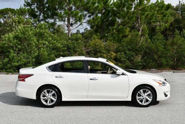 2015 Nissan Altima SL 2.5 I4 Sedan W/Moonroof Package
