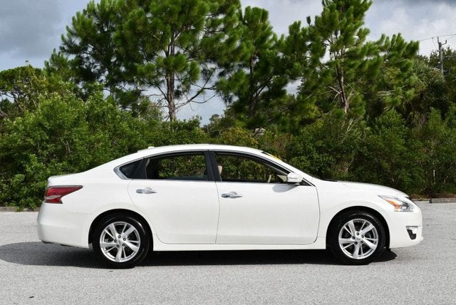 2015 Nissan Altima SL 2.5 I4 Sedan W/Moonroof Package