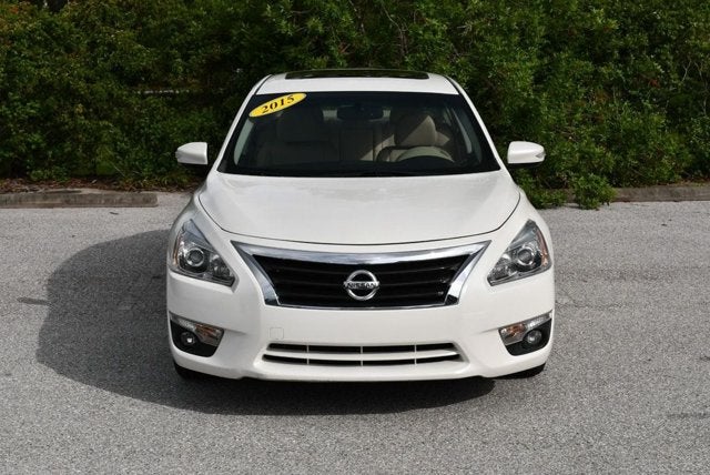2015 Nissan Altima SL 2.5 I4 Sedan W/Moonroof Package