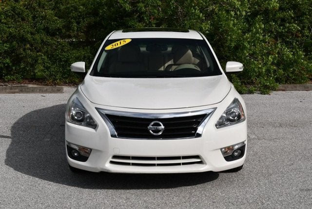 2015 Nissan Altima SL 2.5 I4 Sedan W/Moonroof Package