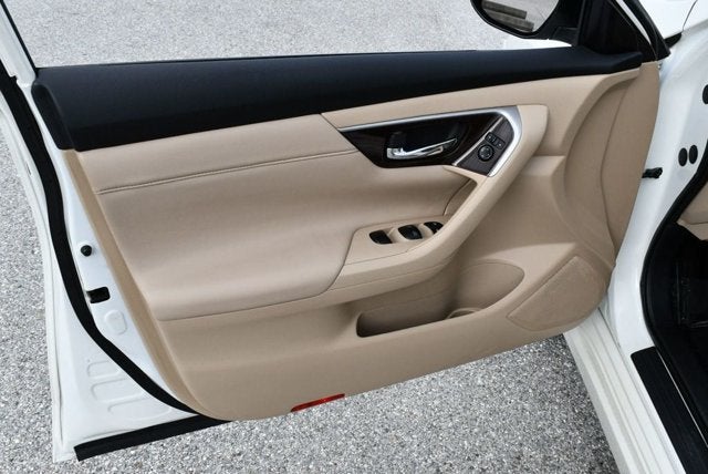 2015 Nissan Altima SL 2.5 I4 Sedan W/Moonroof Package
