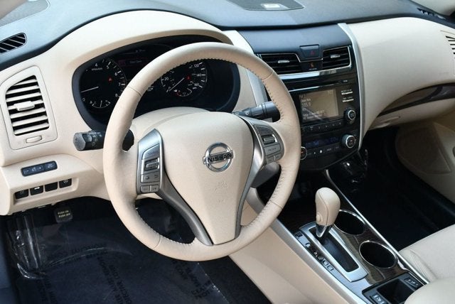 2015 Nissan Altima SL 2.5 I4 Sedan W/Moonroof Package