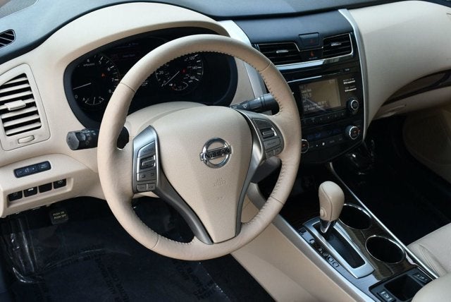2015 Nissan Altima SL 2.5 I4 Sedan W/Moonroof Package