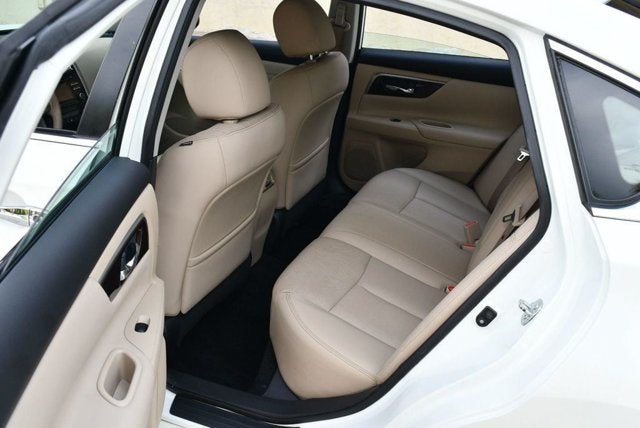 2015 Nissan Altima SL 2.5 I4 Sedan W/Moonroof Package