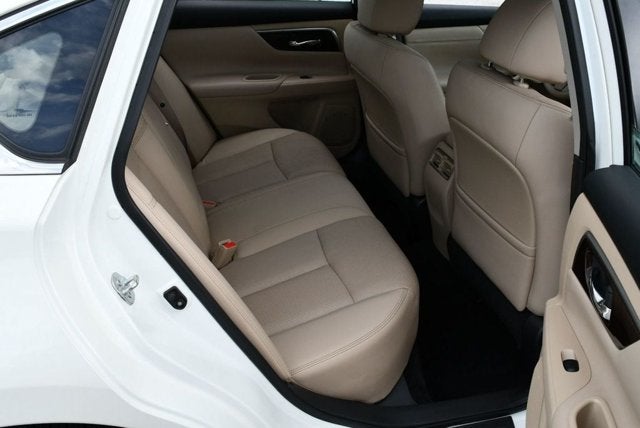 2015 Nissan Altima SL 2.5 I4 Sedan W/Moonroof Package