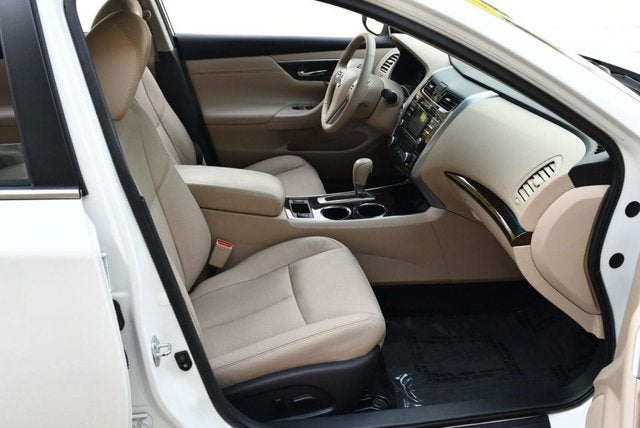 2015 Nissan Altima SL 2.5 I4 Sedan W/Moonroof Package