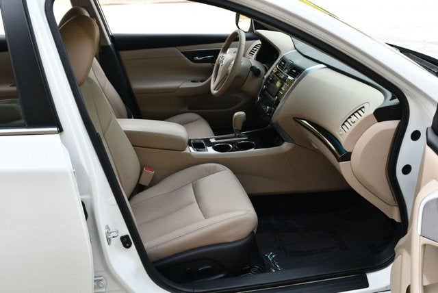2015 Nissan Altima SL 2.5 I4 Sedan W/Moonroof Package