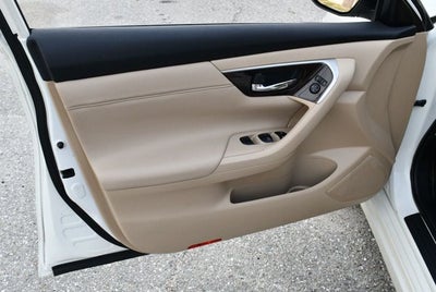 2015 Nissan Altima SL 2.5 I4 Sedan W/Moonroof Package