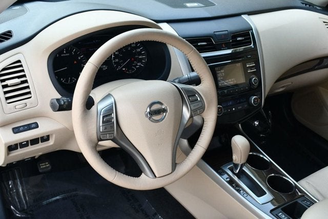 2015 Nissan Altima SL 2.5 I4 Sedan W/Moonroof Package