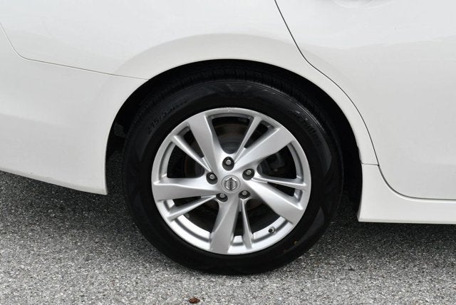 2015 Nissan Altima SL 2.5 I4 Sedan W/Moonroof Package