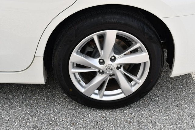 2015 Nissan Altima SL 2.5 I4 Sedan W/Moonroof Package