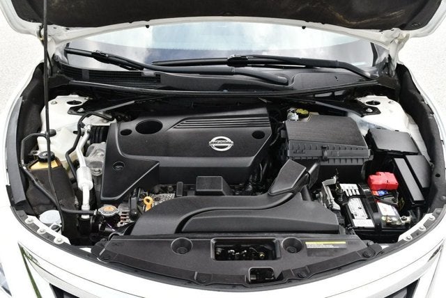 2015 Nissan Altima SL 2.5 I4 Sedan W/Moonroof Package