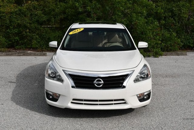 2015 Nissan Altima SL 2.5 I4 Sedan W/Moonroof Package