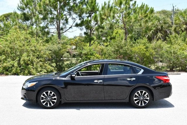 2016 Nissan Altima 4 Door Sedan I4 2.5 SL W/Moonroof Package & 11K Miles