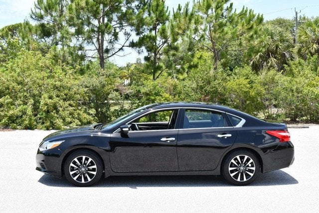 2016 Nissan Altima 4 Door Sedan I4 2.5 SL W/Moonroof Package & 11K Miles