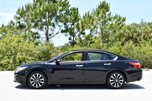 2016 Nissan Altima 4 Door Sedan I4 2.5 SL W/Moonroof Package & 11K Miles