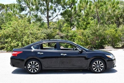 2016 Nissan Altima 4 Door Sedan I4 2.5 SL W/Moonroof Package & 11K Miles