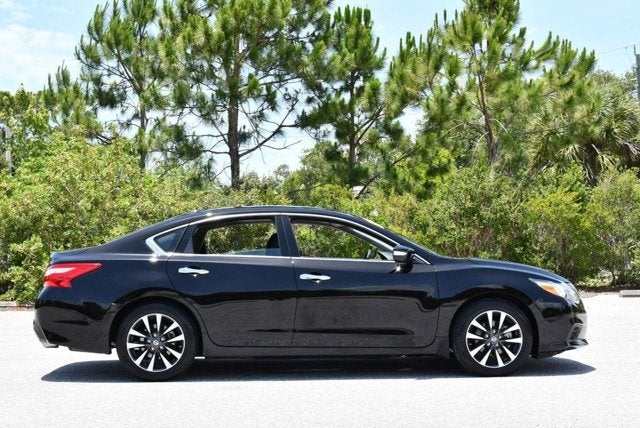 2016 Nissan Altima 4 Door Sedan I4 2.5 SL W/Moonroof Package & 11K Miles